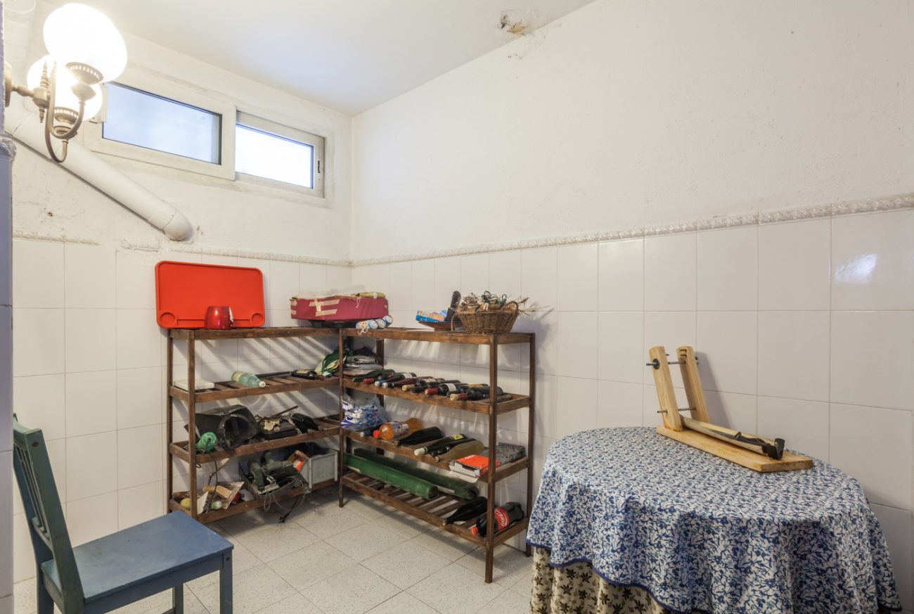 Big semi-detached house in excellent area of Gava