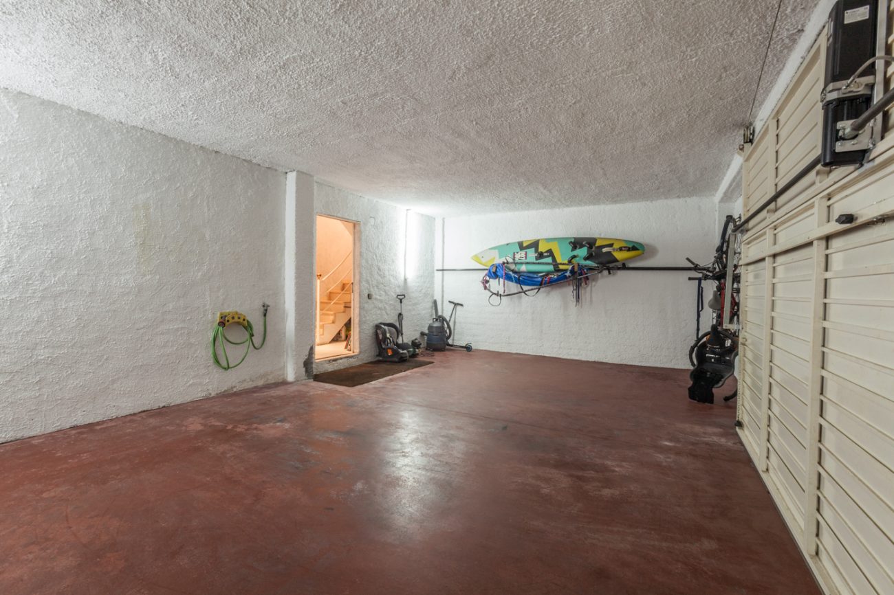 Big semi-detached house in excellent area of Gava