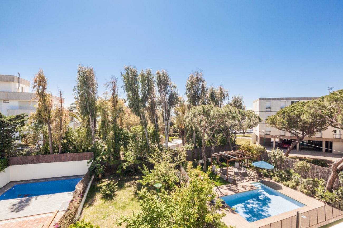 Big semi-detached house in excellent area of Gava