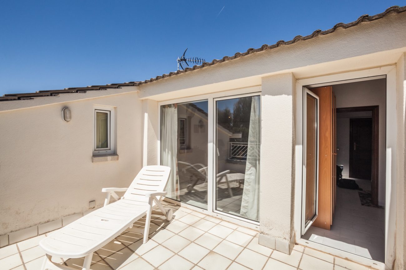 Big semi-detached house in excellent area of Gava