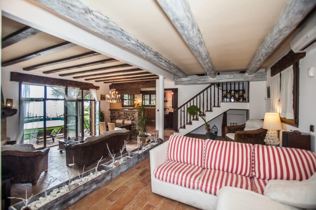 Spectacular house with impressive sea views