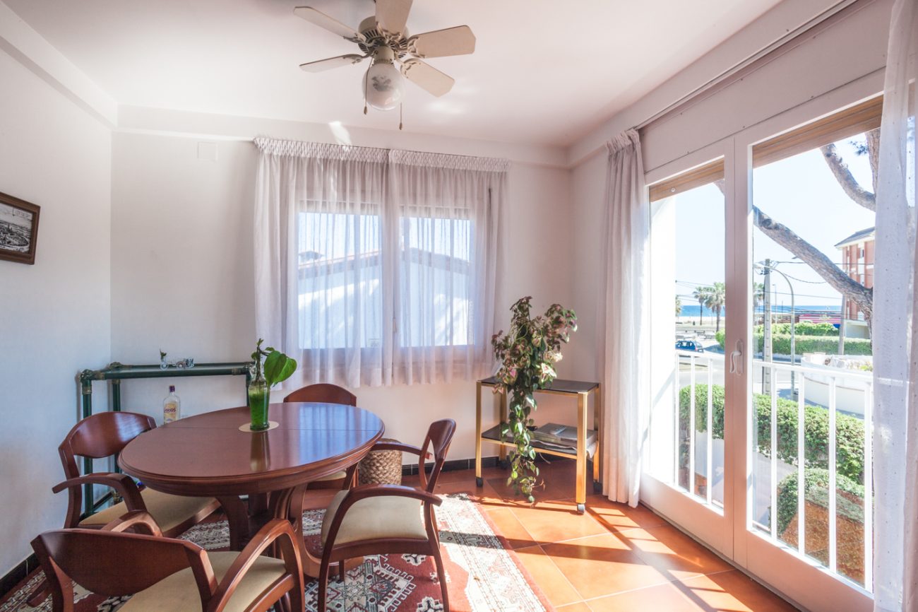 Big apartment in front of the beach in Castelldefels for vacational rental
