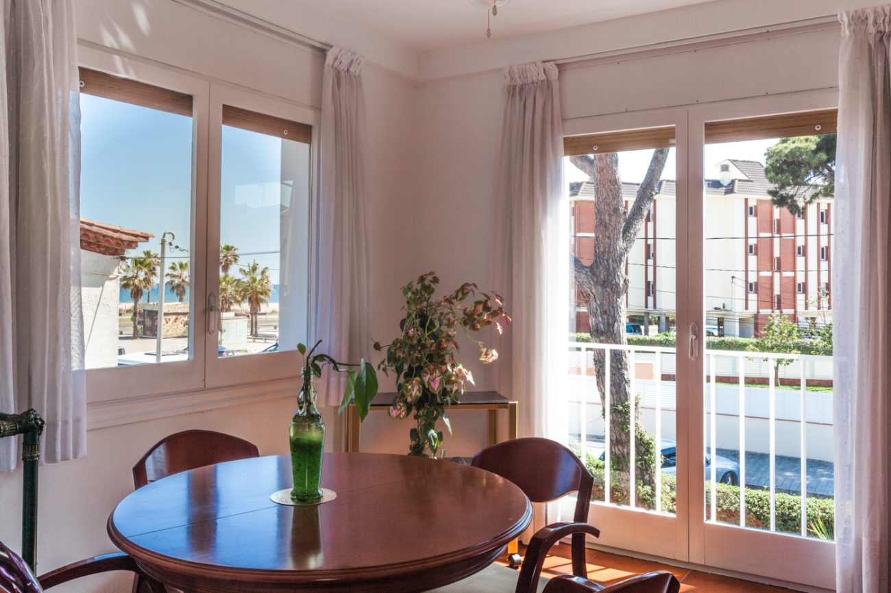 Big house with garden in front of the beach in Castelldefels