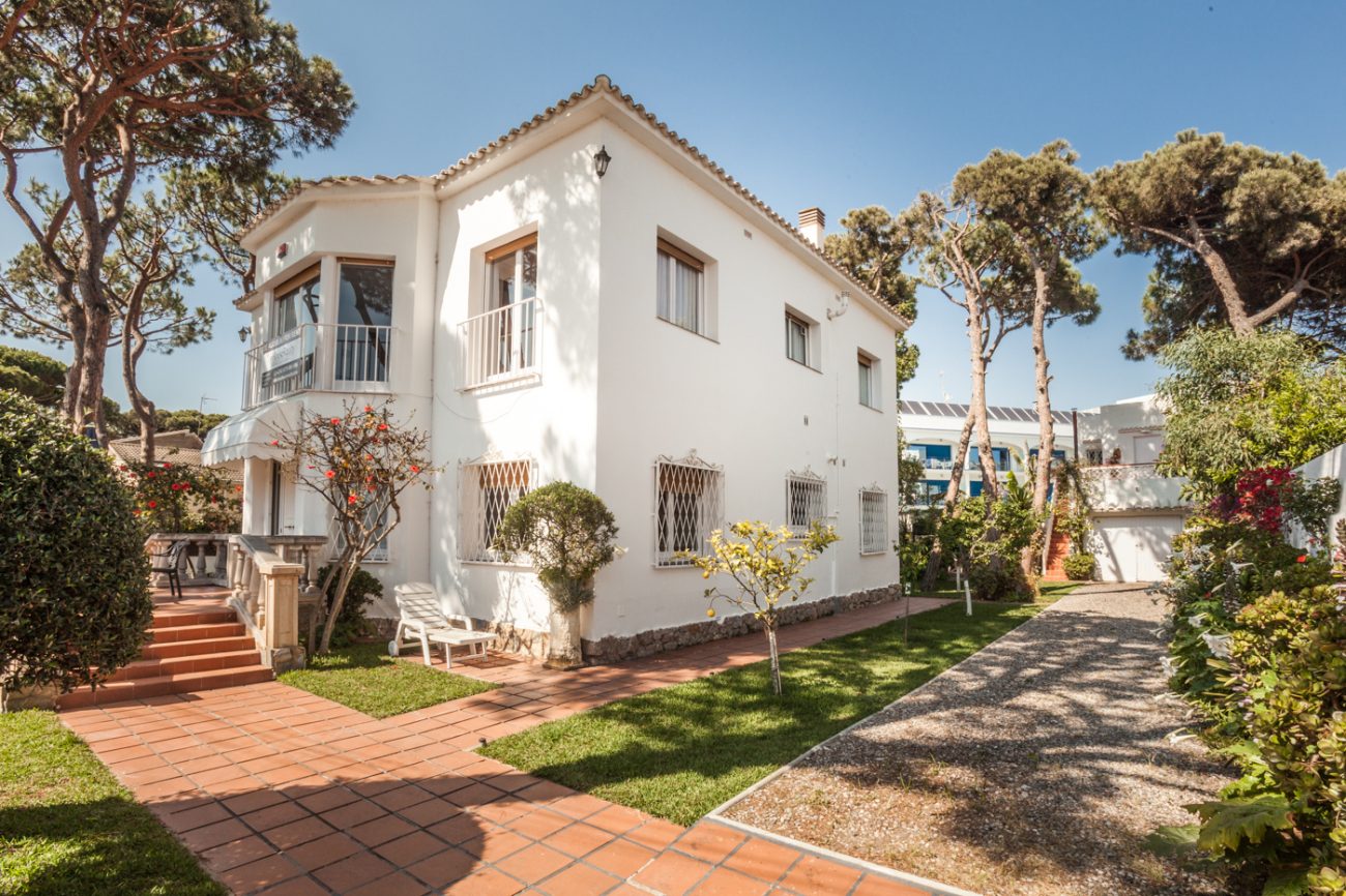 Big apartment in front of the beach in Castelldefels for vacational rental