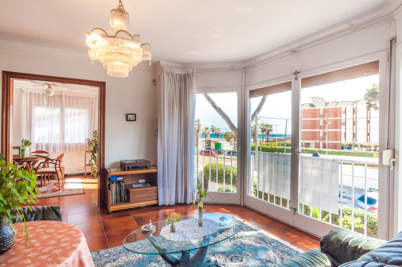 Big house with garden in front of the beach in Castelldefels