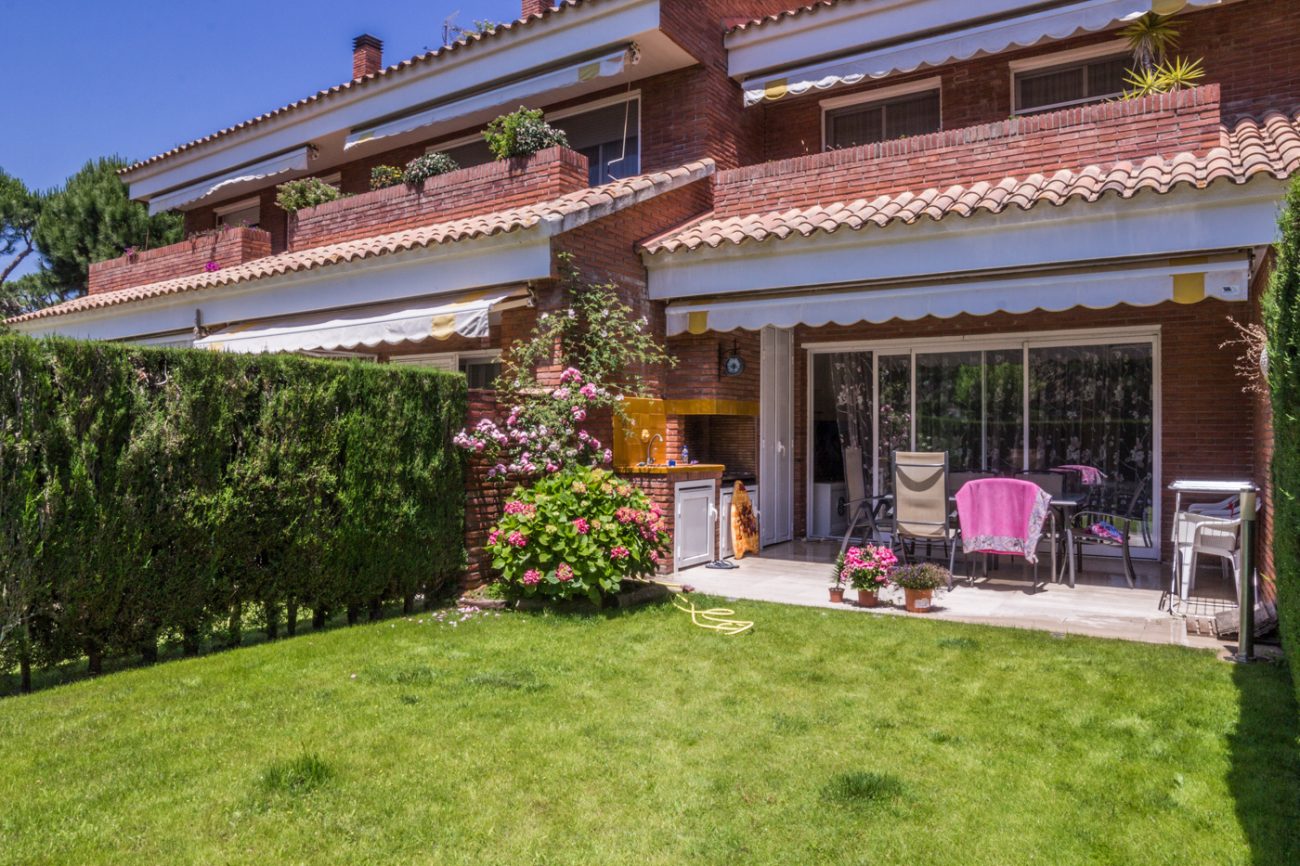 Semi-detached house in the best residential complex of Gava Mar