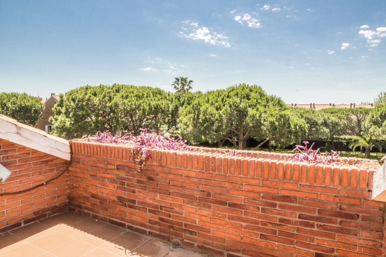 Semi-detached house in the best residential complex of Gava Mar
