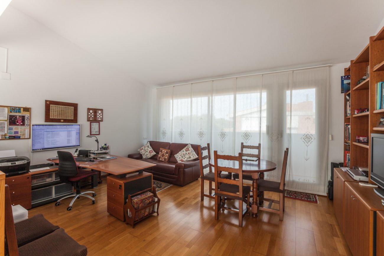 Big semi-detached house close to the beach in Gava