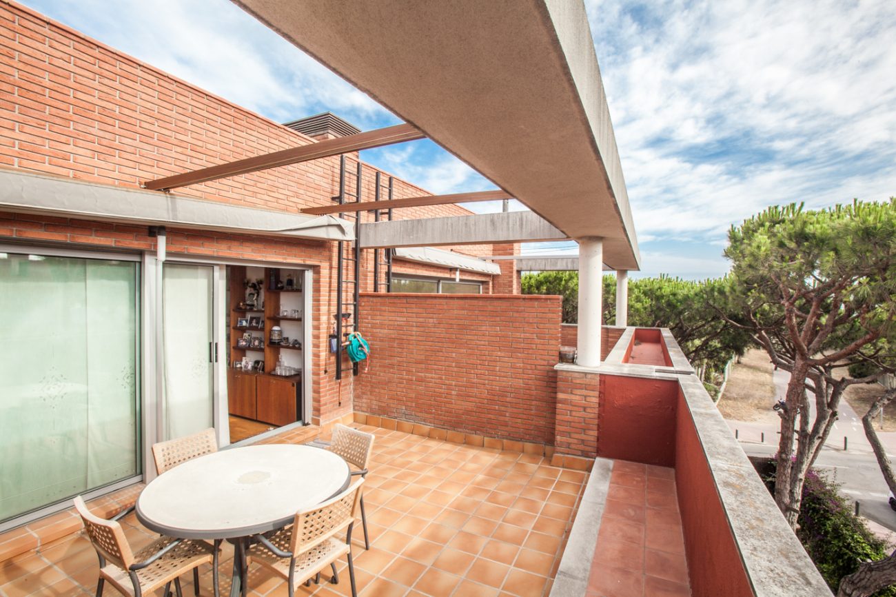 Big semi-detached house close to the beach in Gava