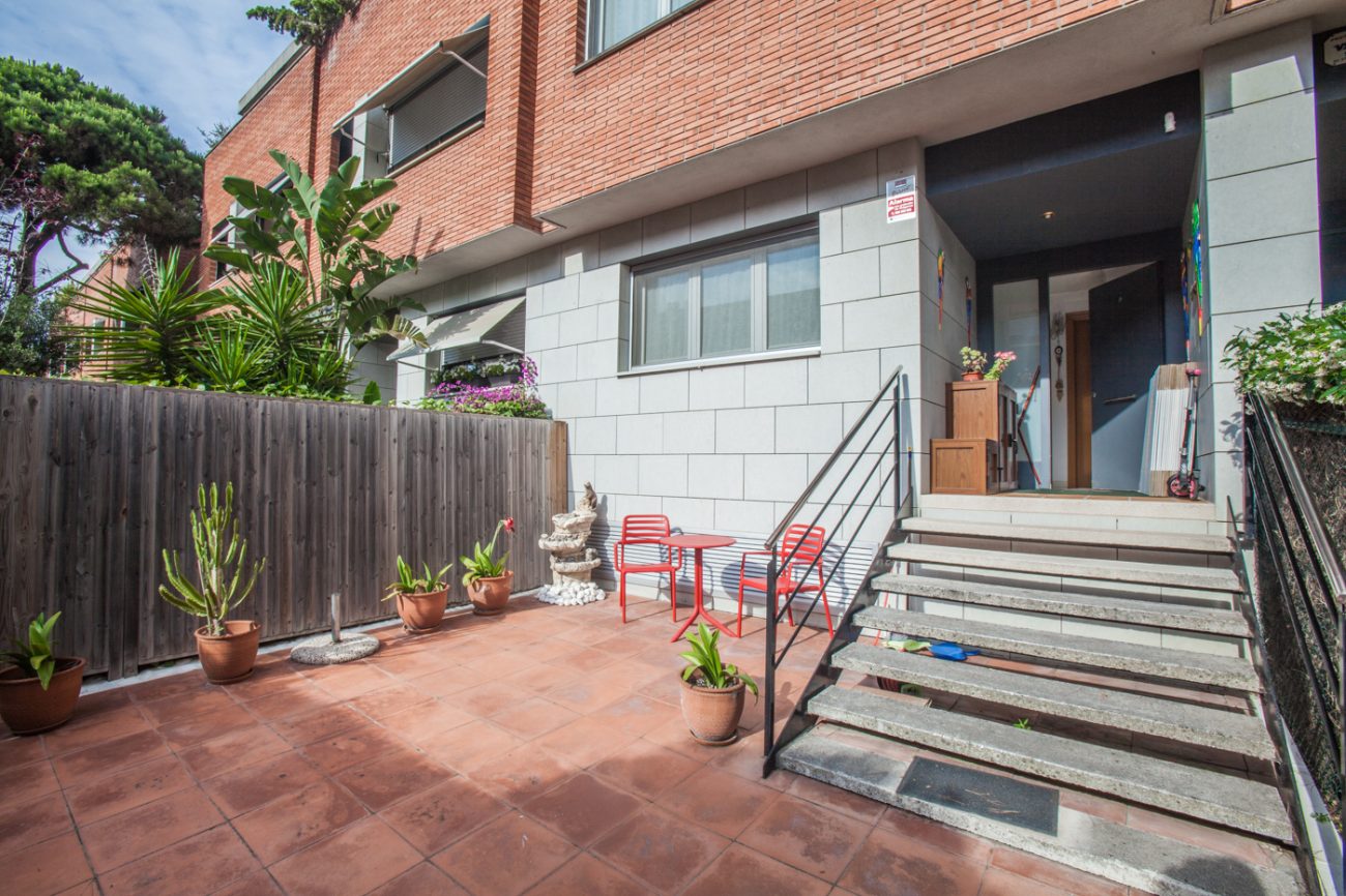 Big semi-detached house close to the beach in Gava