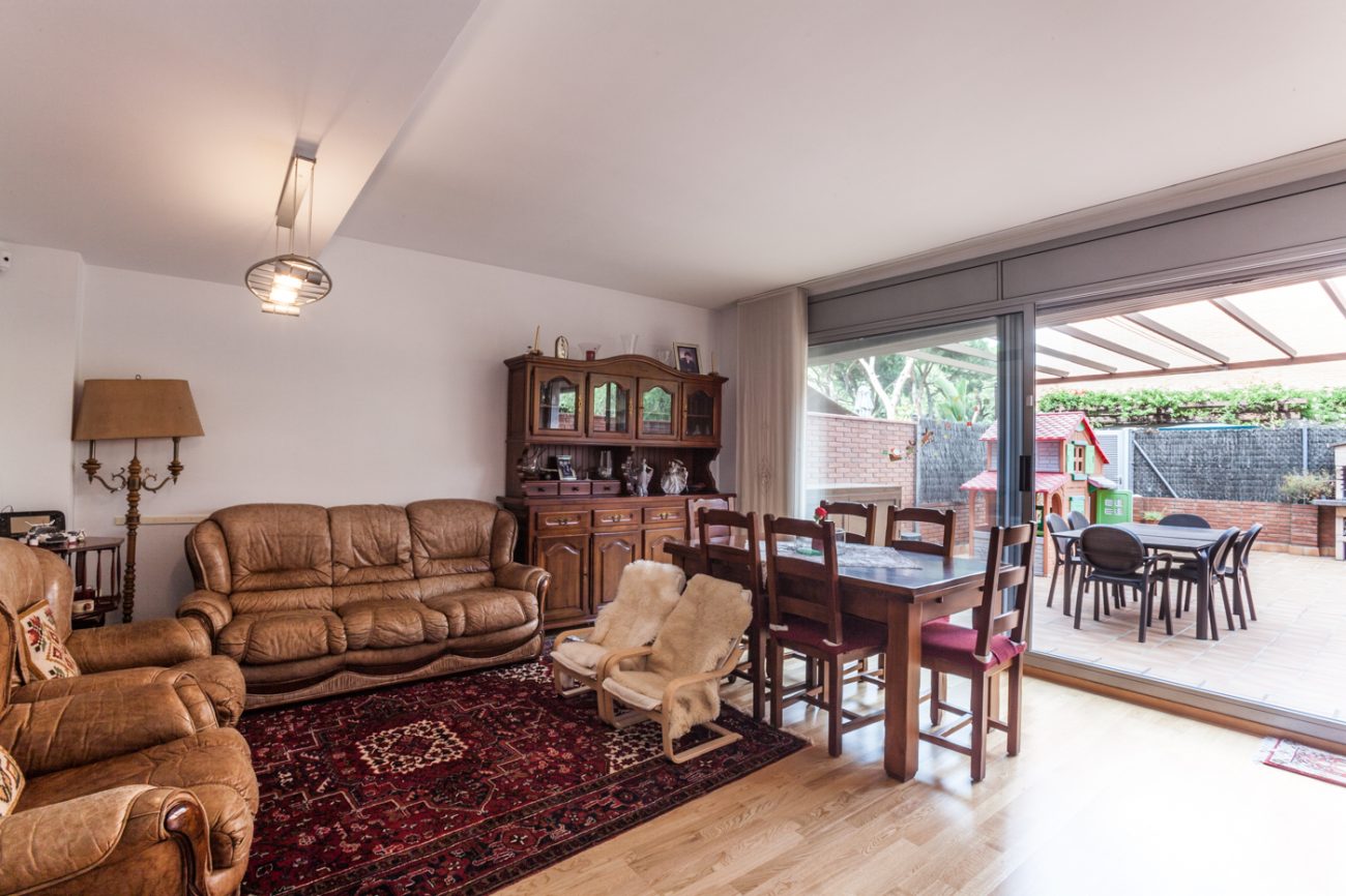 Big semi-detached house close to the beach in Gava