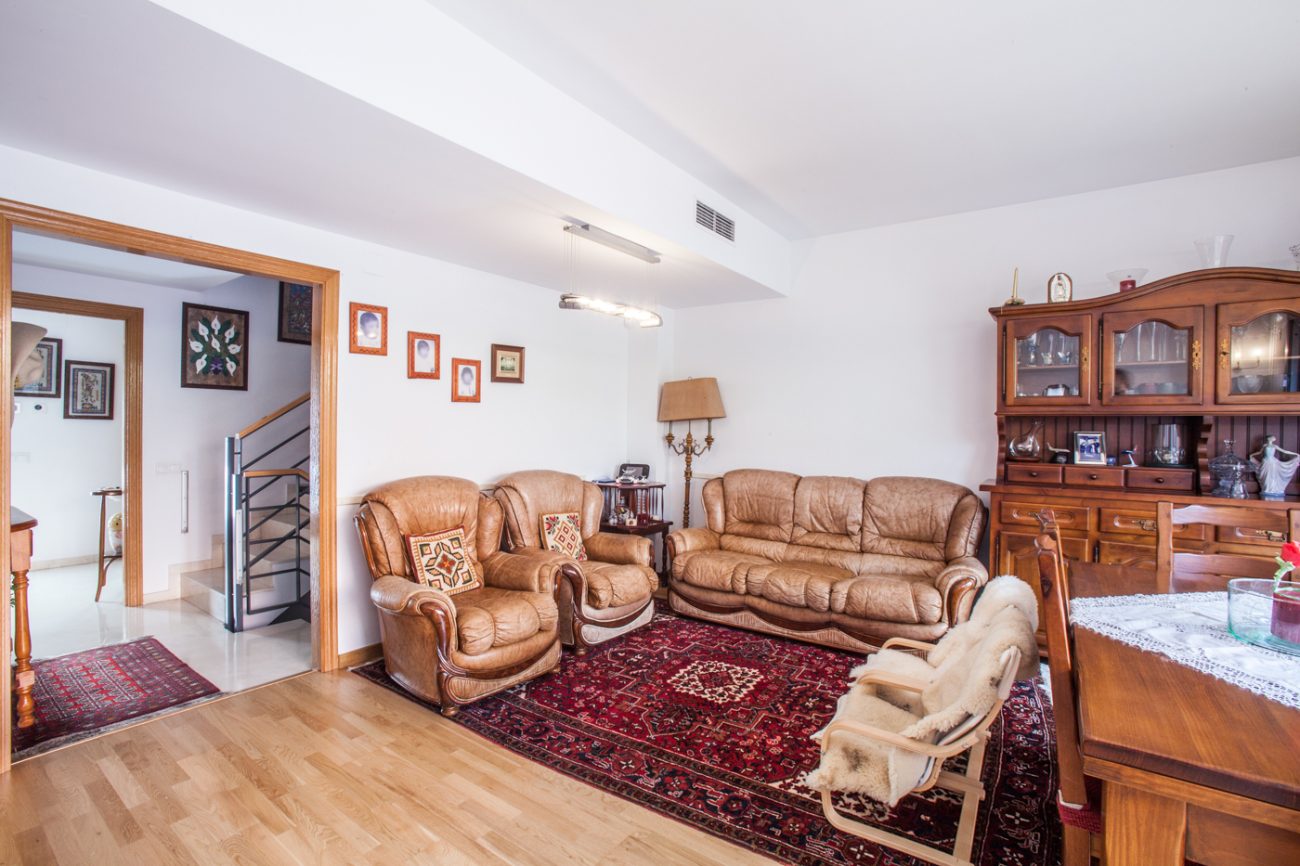 Big semi-detached house close to the beach in Gava