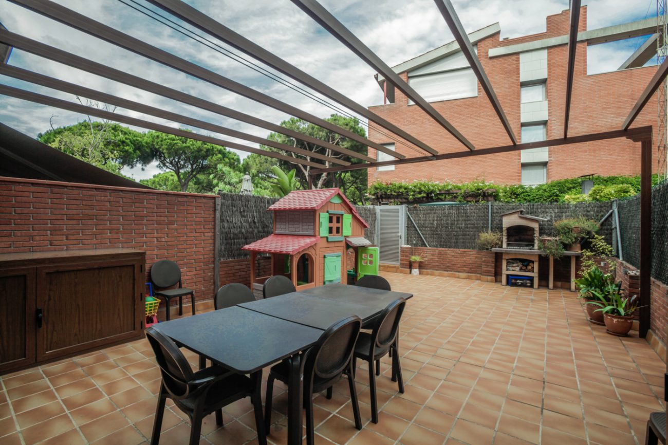 Big semi-detached house close to the beach in Gava