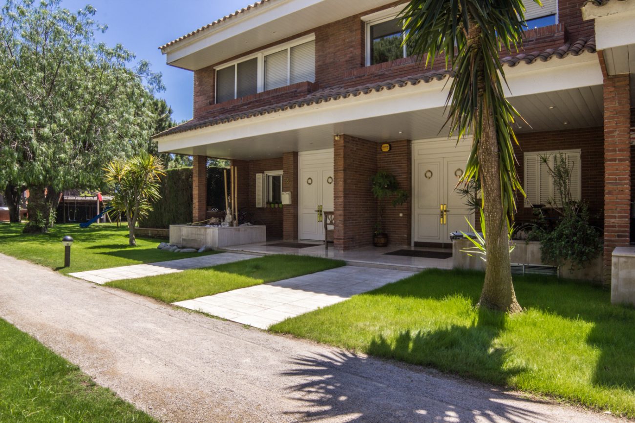 Excellent house in the best residential complex of Gava Mar