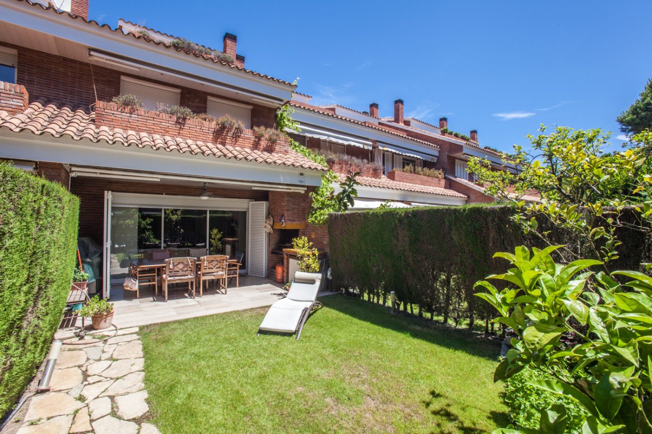 Excellent house in the best residential complex of Gava Mar
