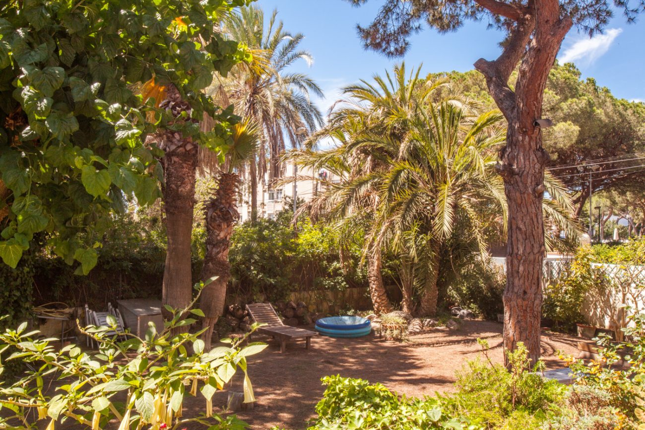 Designer house close to the beach in Gava Mar