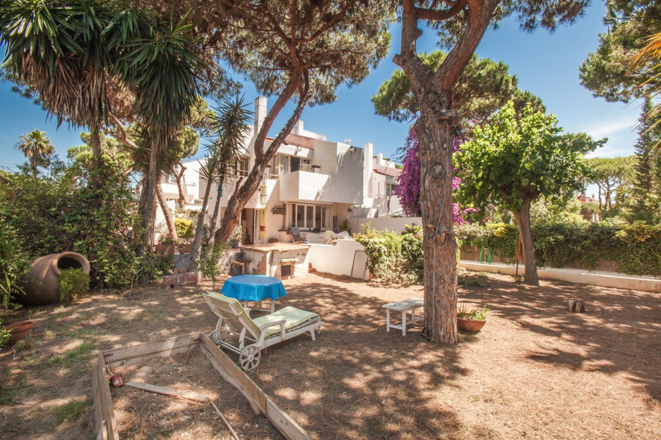 Designer house close to the beach in Gava Mar