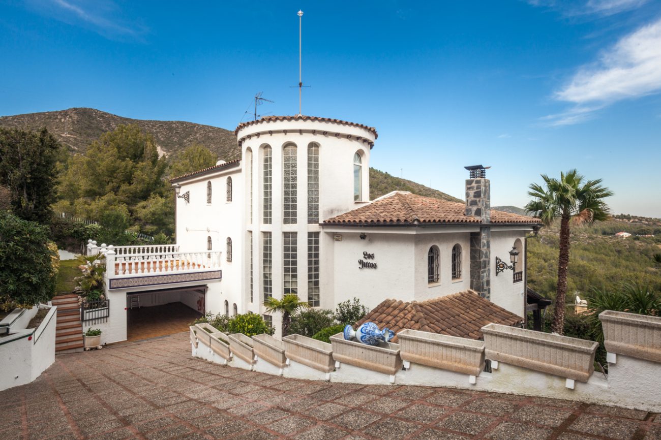 Big house of Castilian style with spectacular views