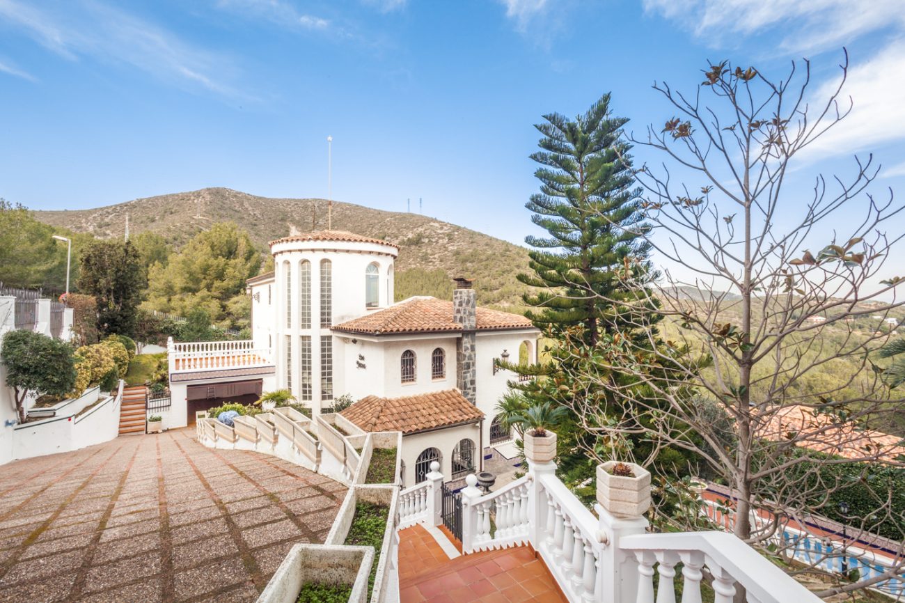 Big house of Castilian style with spectacular views