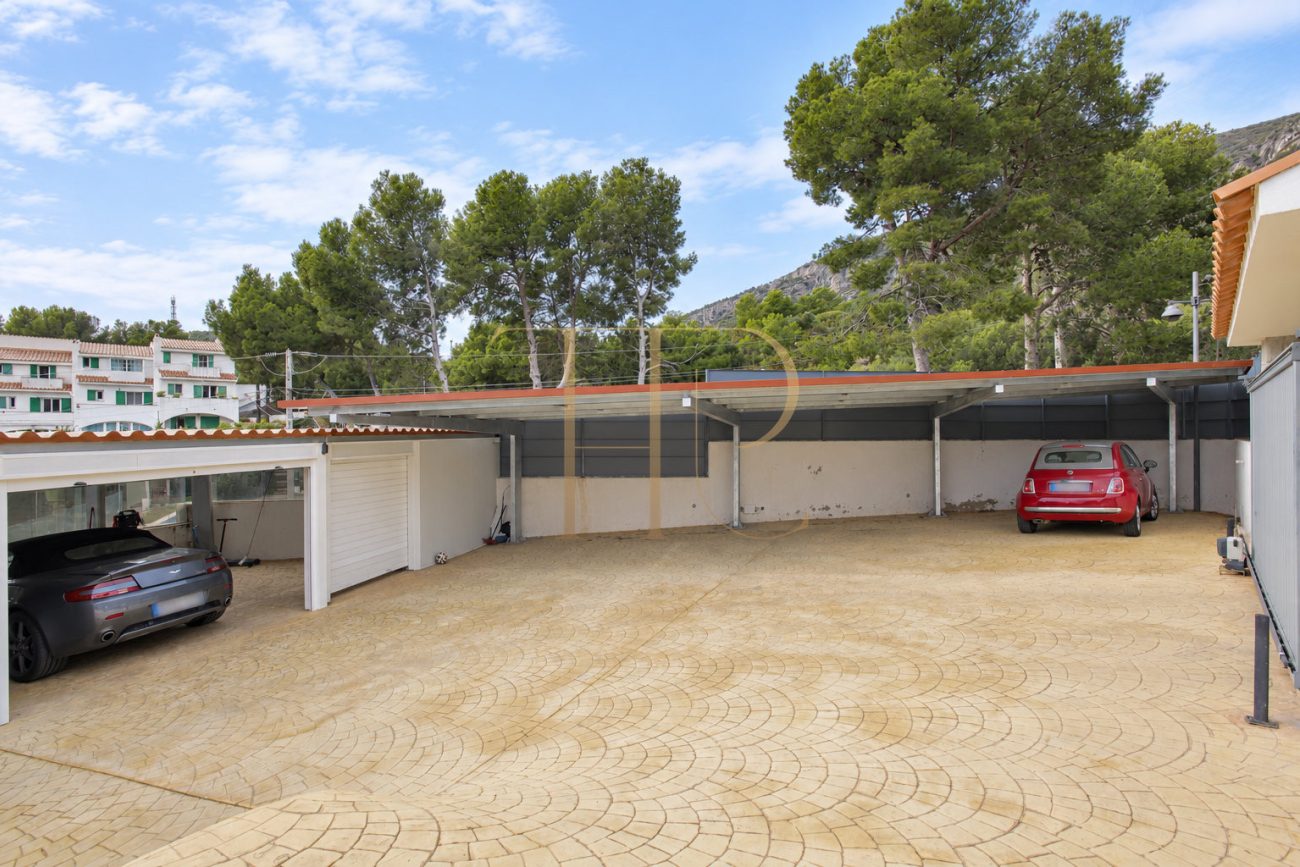 Renovated house with sea views in Castelldefels — rented