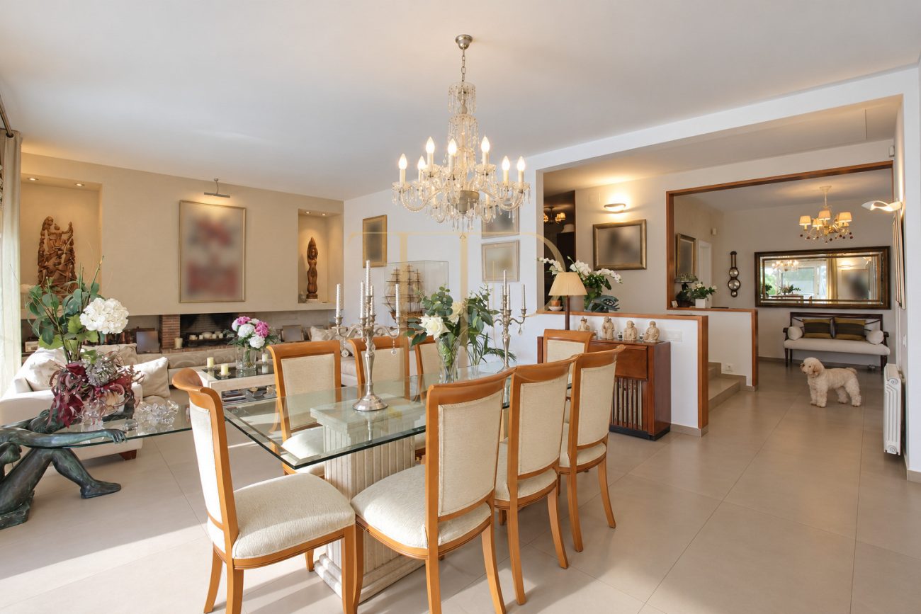 Renovated house with sea views in Castelldefels — rented