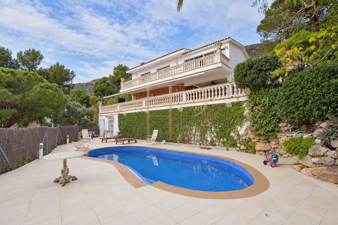 Renovated house with sea views in Castelldefels — rented