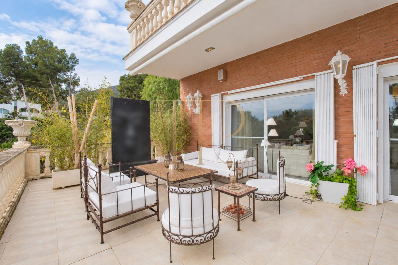 Renovated house with sea views in Castelldefels — rented