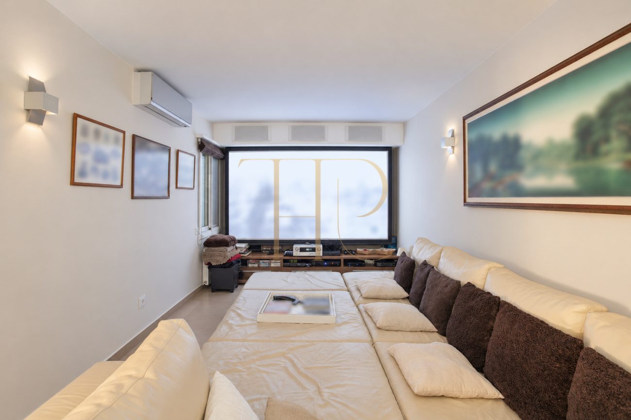 Renovated house with sea views in Castelldefels — rented