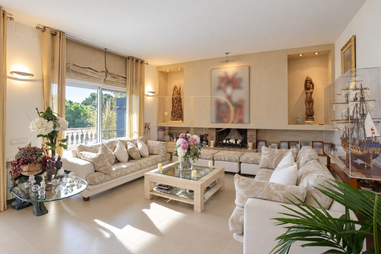 Renovated house with sea views in Castelldefels — rented