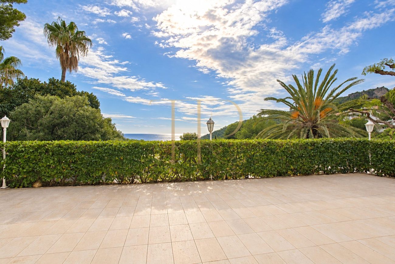Renovated house with sea views in Castelldefels — rented