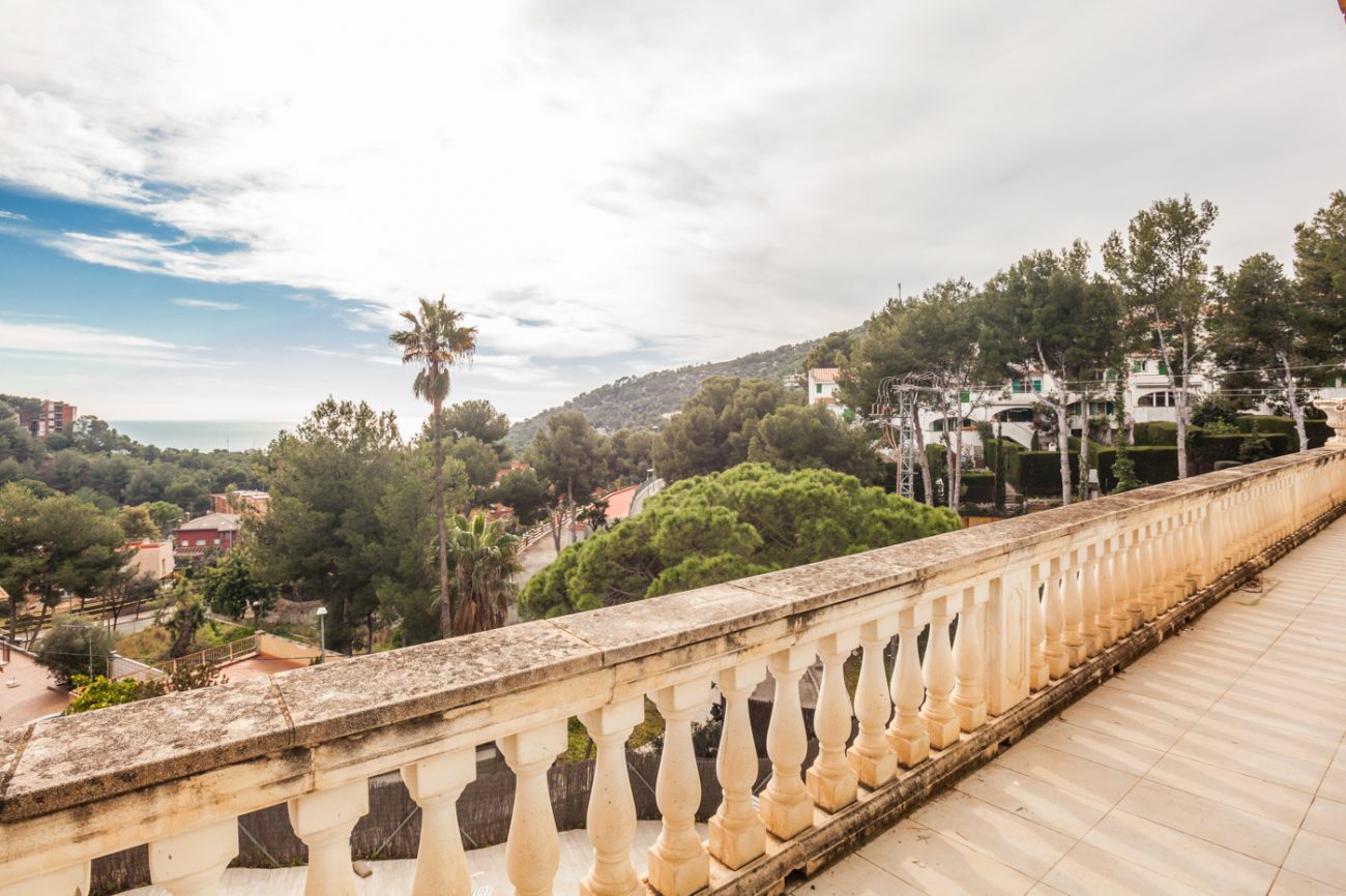Big renovated luxurious house with views in Castelldefels