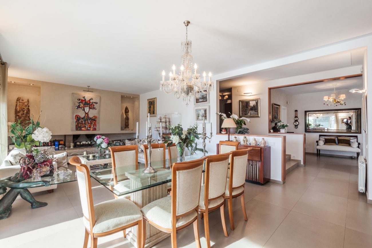 Big renovated luxurious house with views in Castelldefels
