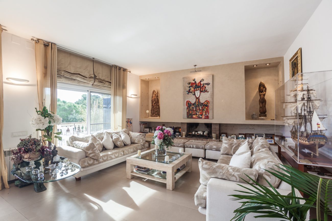 Big renovated luxurious house with views in Castelldefels