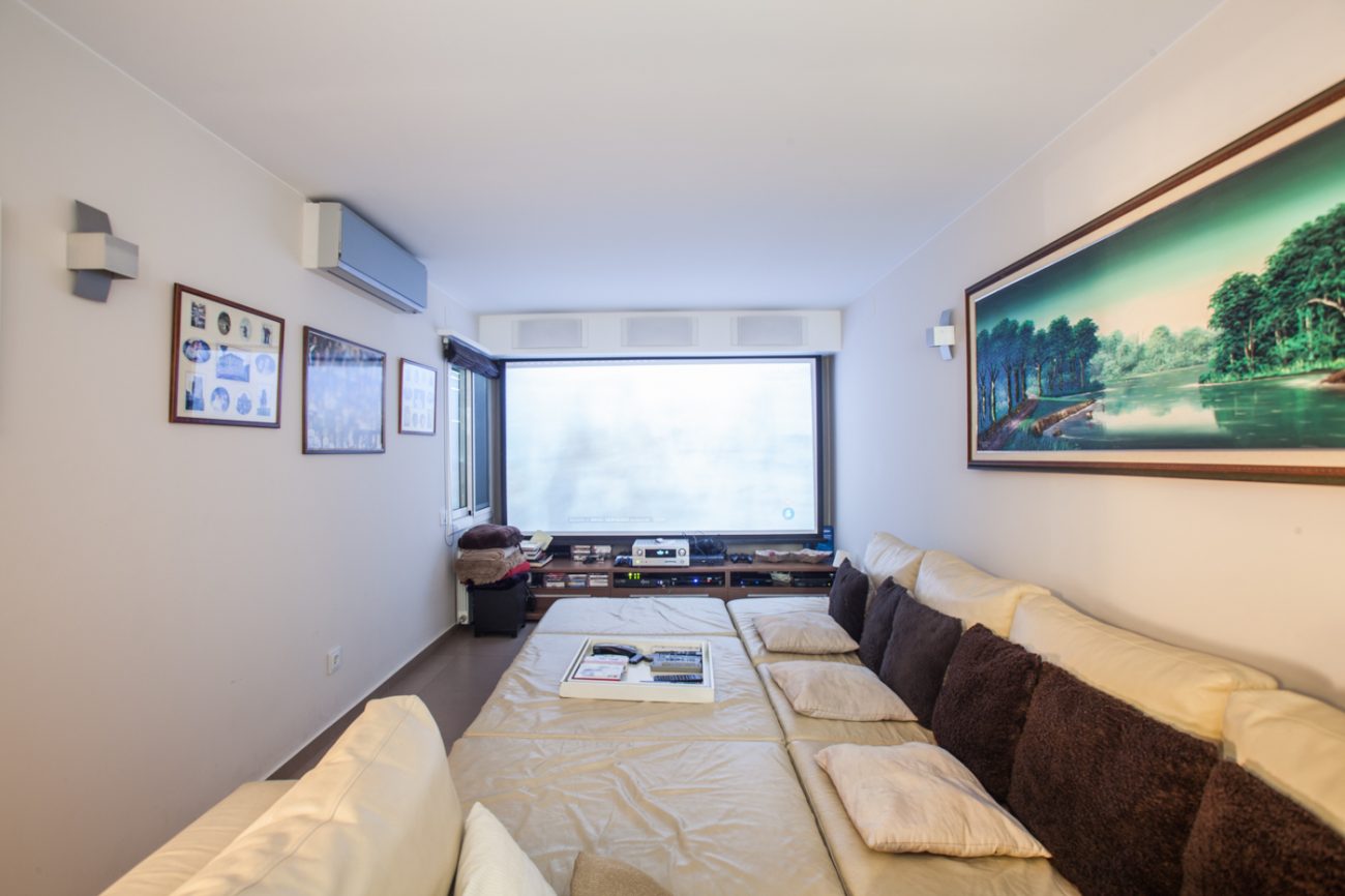 Big renovated luxurious house with views in Castelldefels