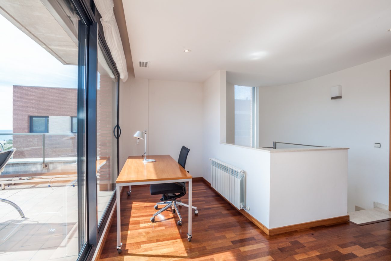 Townhouse by the beach in Castelldefels