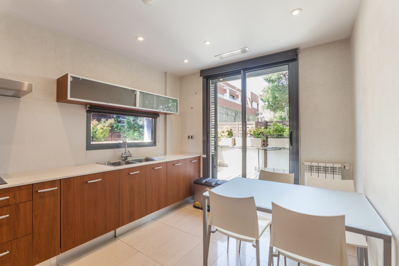 Townhouse by the beach in Castelldefels