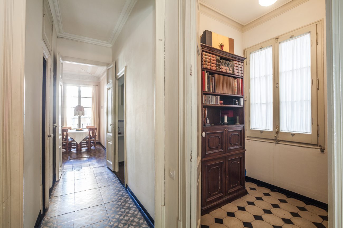 Majestic flat in a splendid building