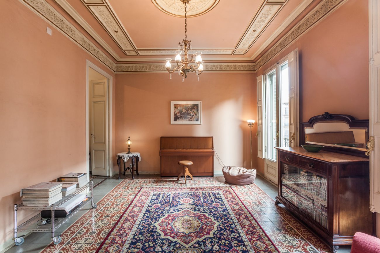 Majestic flat in a splendid building