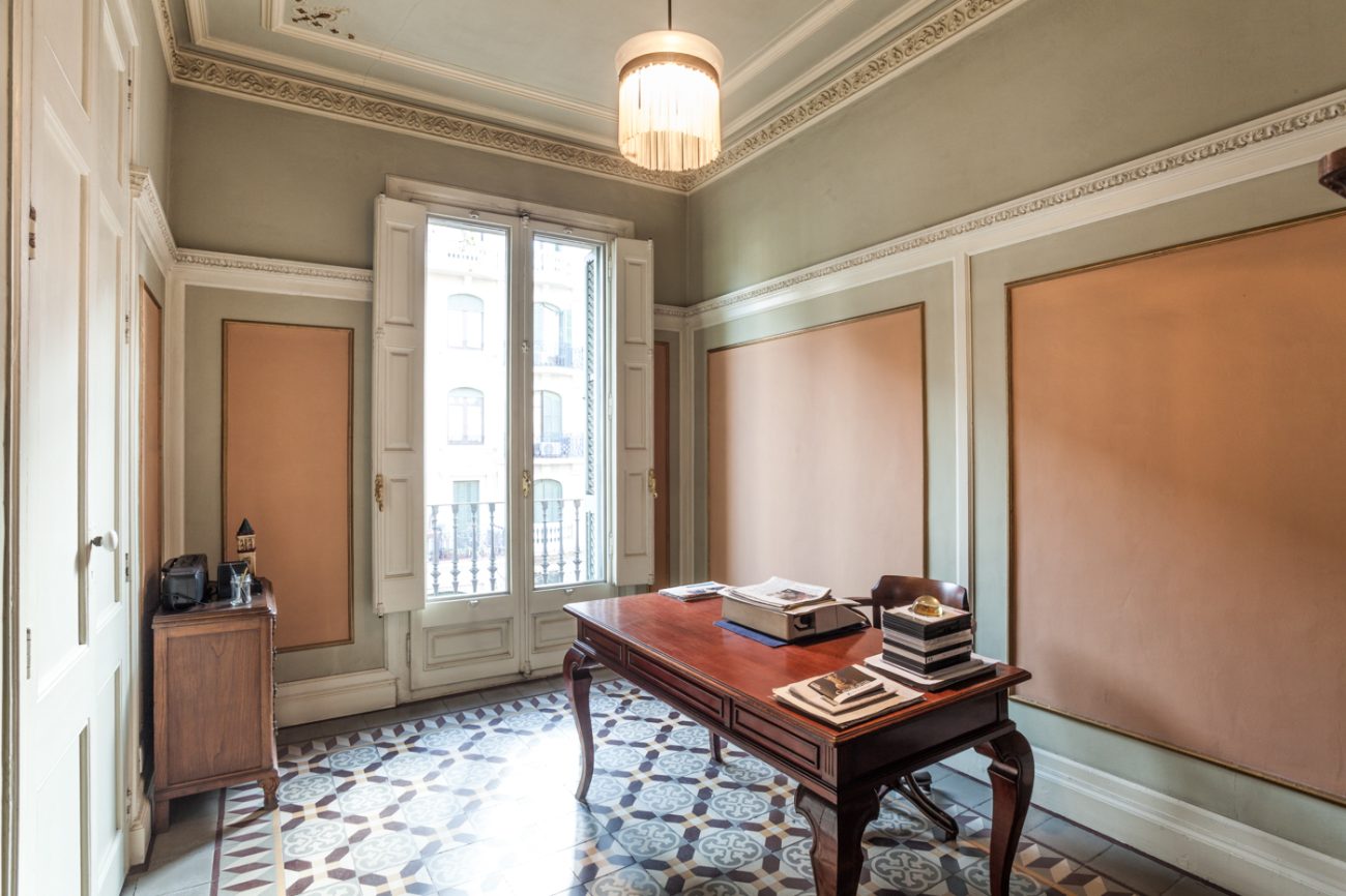Majestic flat in a splendid building