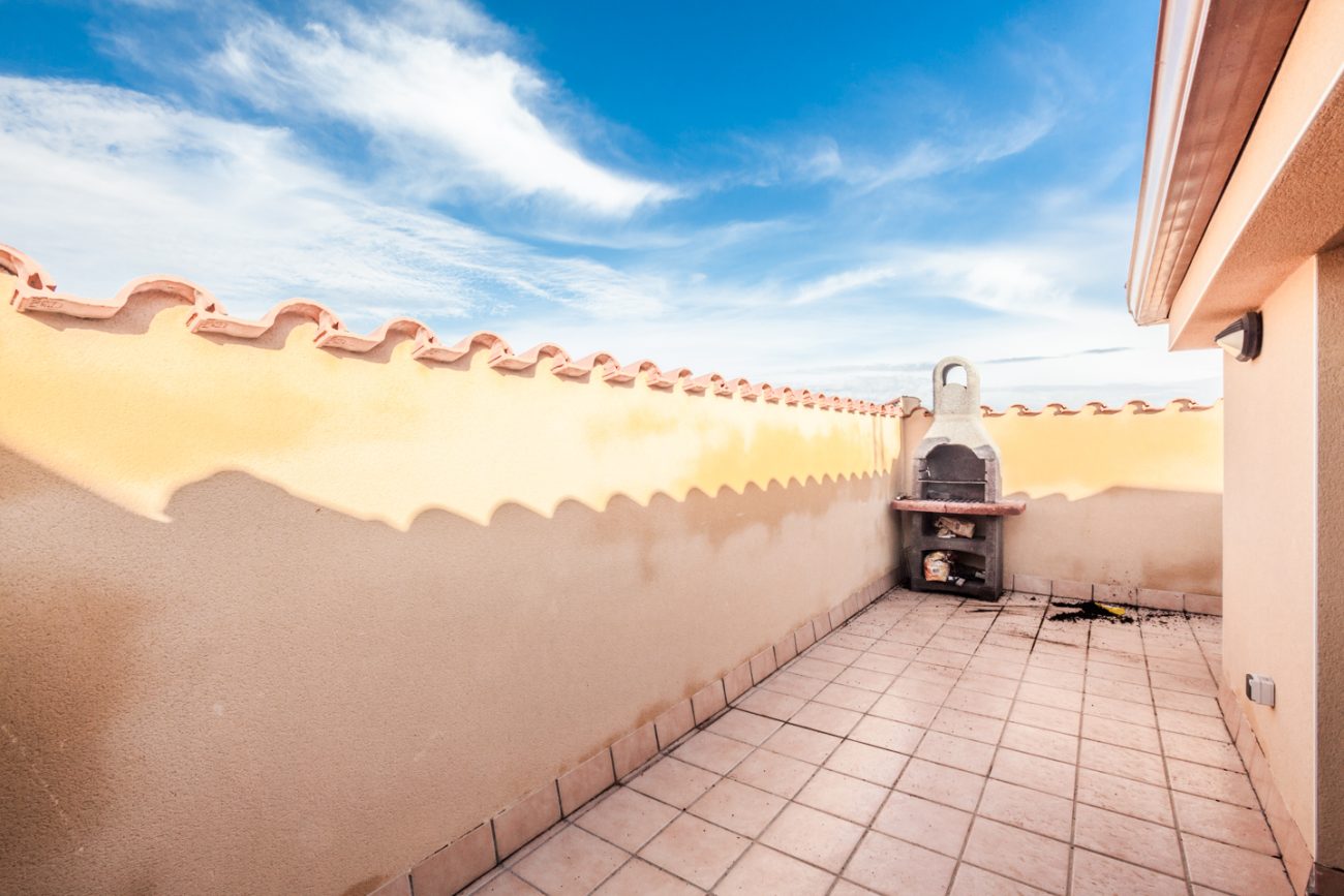 Large light duplex in Castelldefels