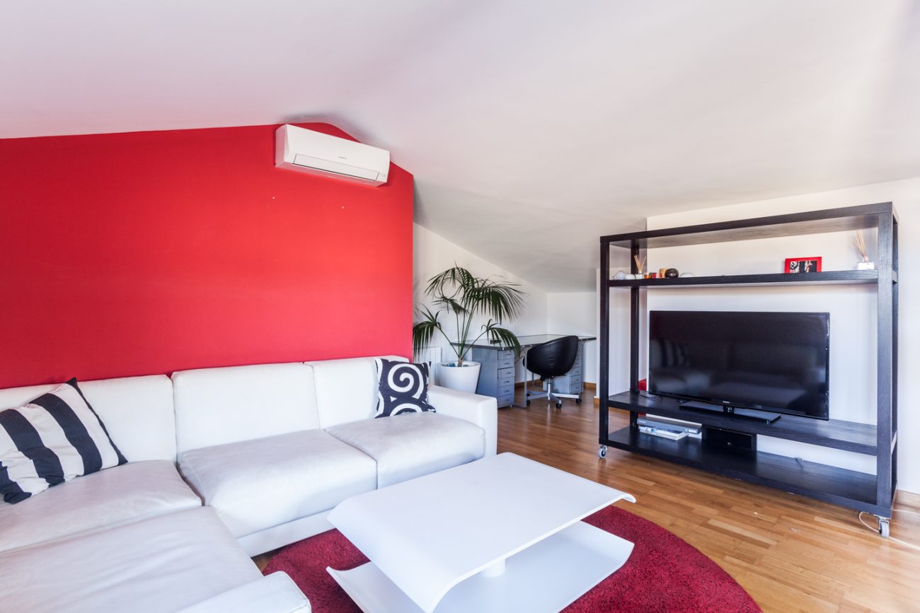 Large light duplex in Castelldefels