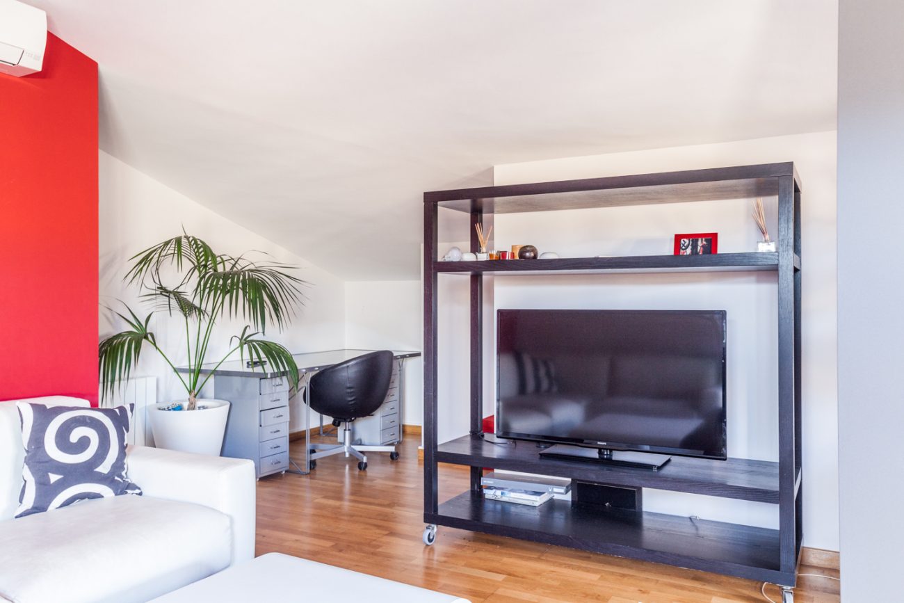 Large light duplex in Castelldefels