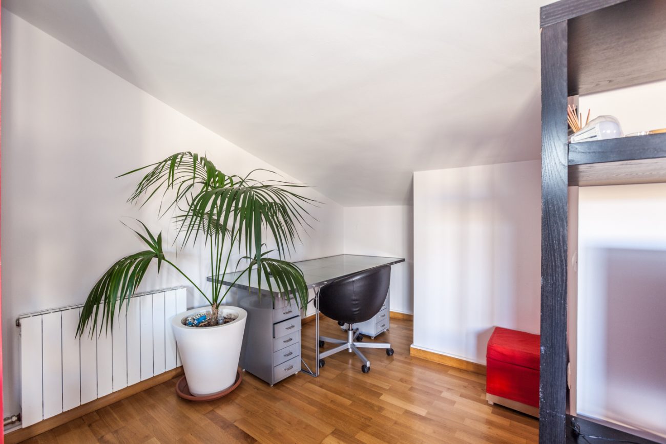 Large light duplex in Castelldefels
