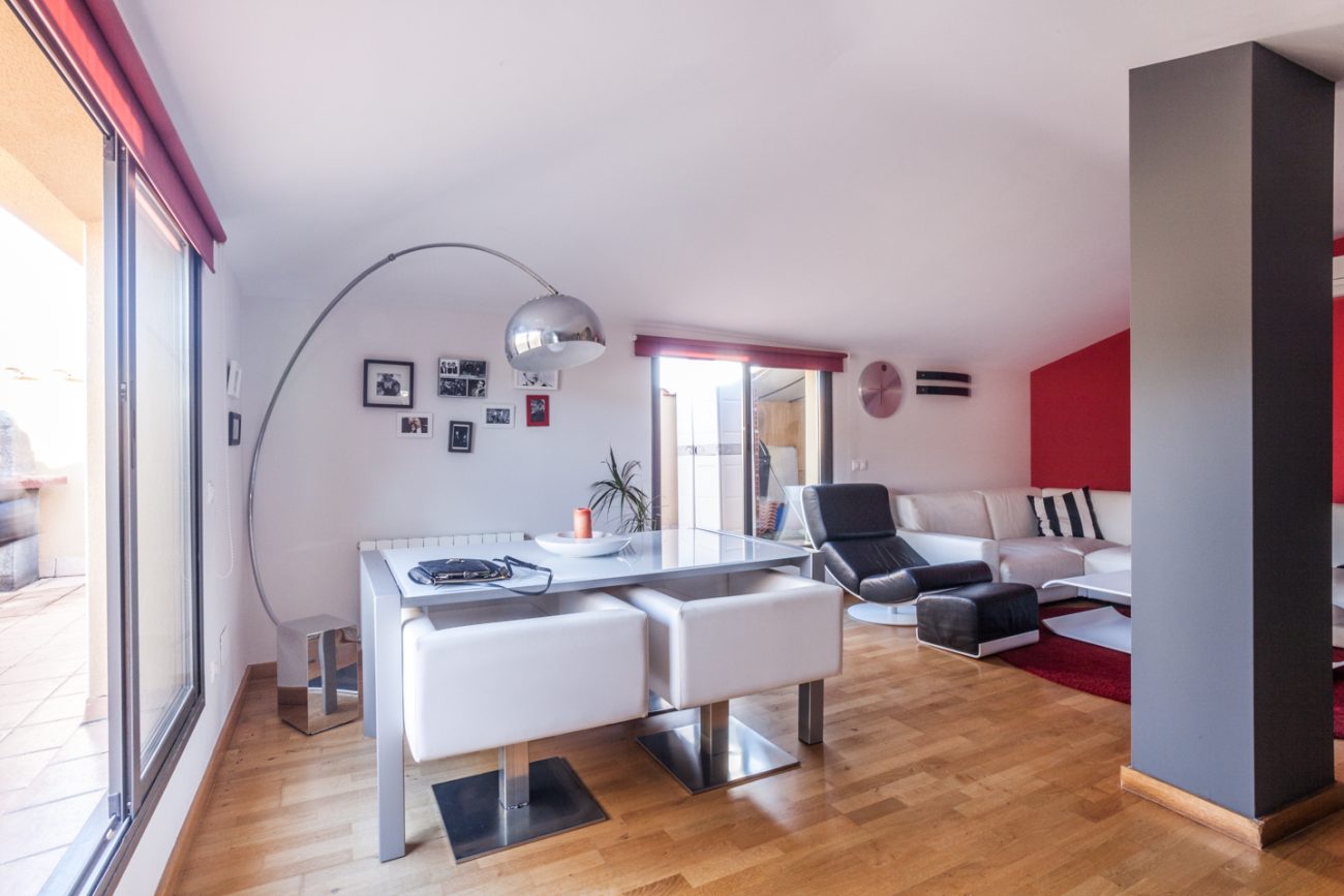Large light duplex in Castelldefels