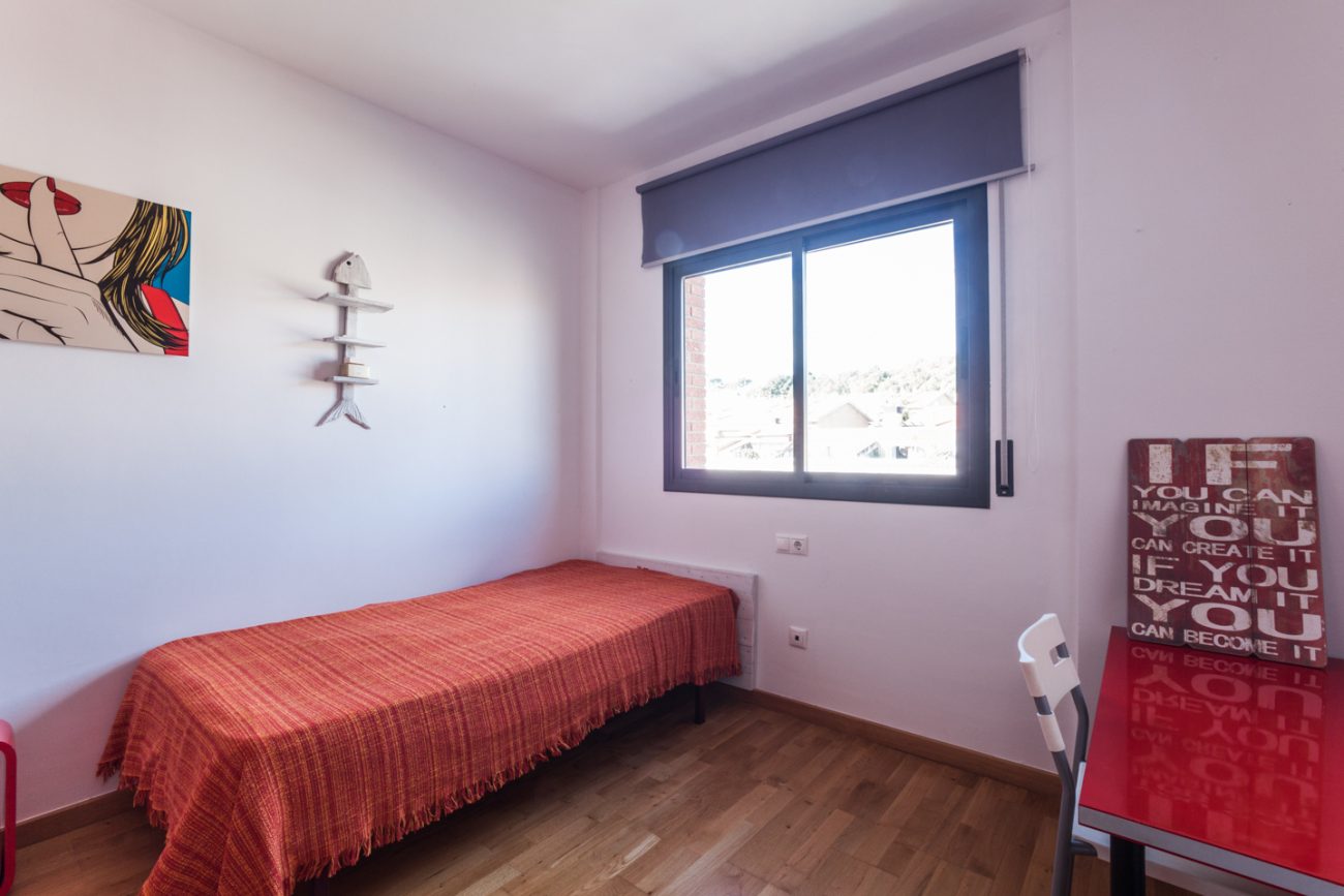 Large light duplex in Castelldefels