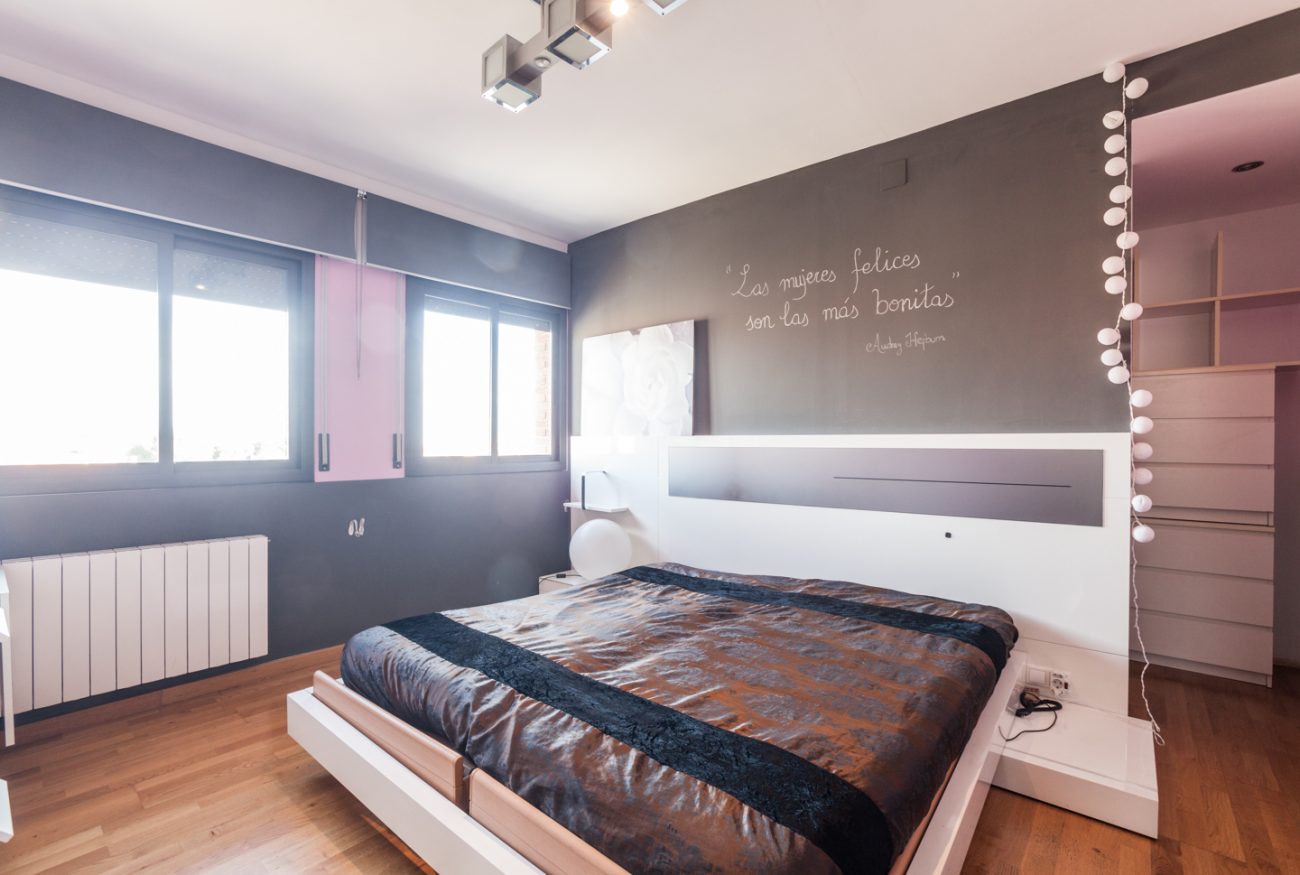 Large light duplex in Castelldefels