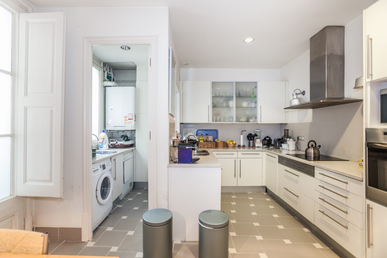 Spectacular flat in listed building