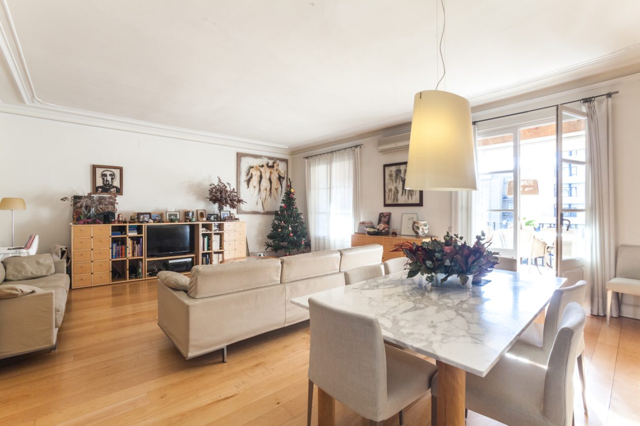 Spectacular flat in listed building