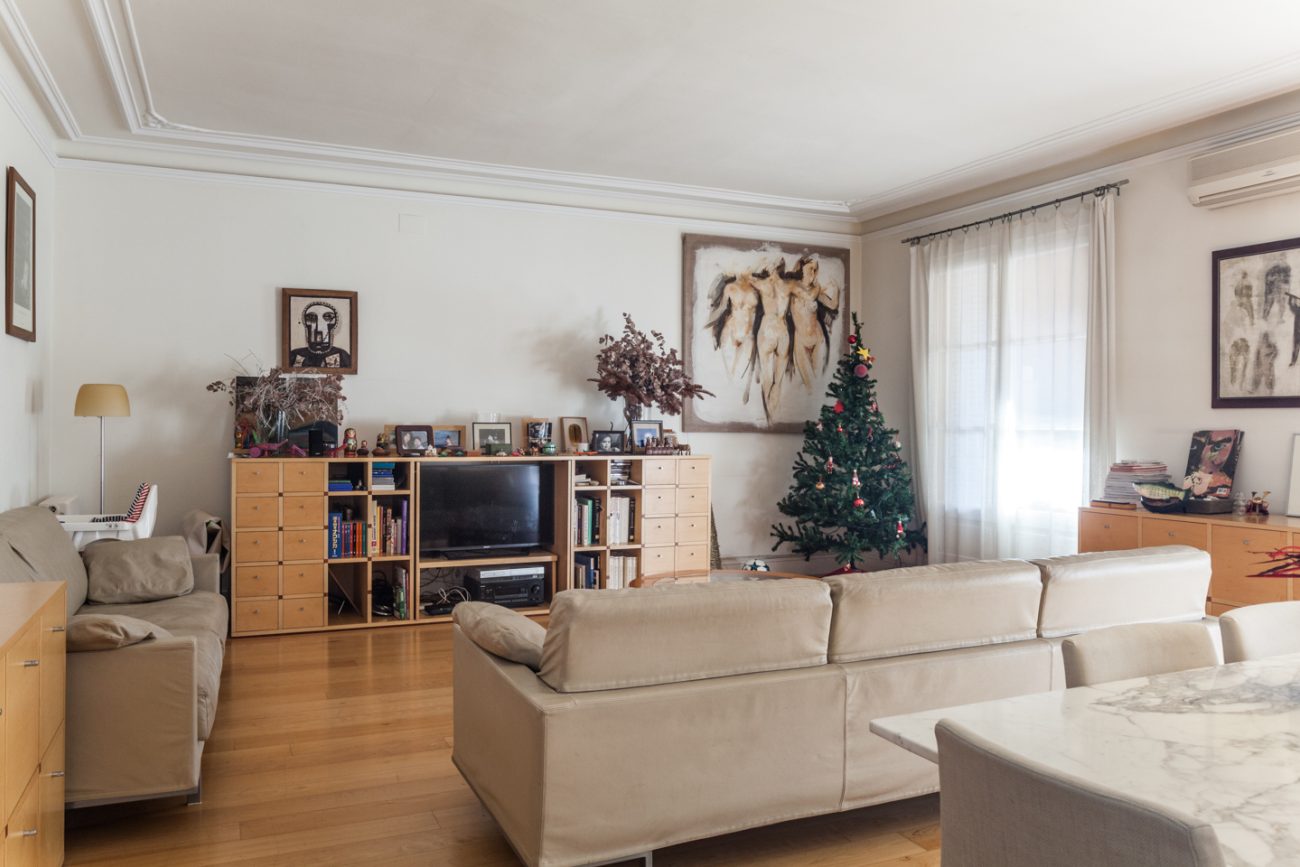 Spectacular flat in listed building