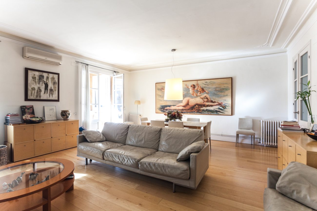 Spectacular flat in listed building